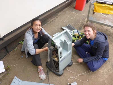 Team_Michelle_Fixing_Oxygen_Concentrator